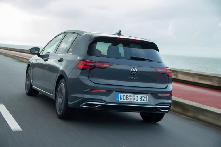Auto Express vinterdæktest 2026: Continental slår Pirelli knebent